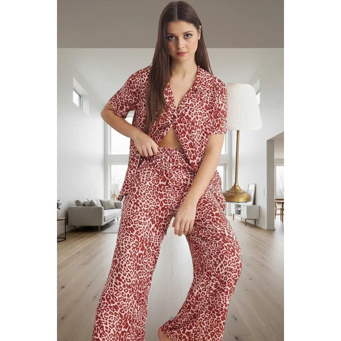 Kadın Şık Leopar Desenli Viskon Pijama Takımı Rahat ve Feminen Tasarım Dayanıklı Malzeme Modern Stil