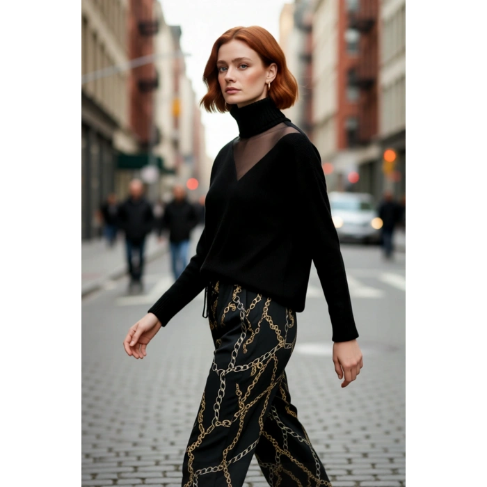 Kadın Şık Regular Kesim Akrilik Triko Kazak Choker Yaka Tül Detayıyla Gündüzden Geceye Zarafet