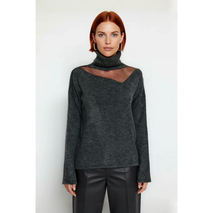 Kadın Şık Regular Kesim Akrilik Triko Kazak Choker Yaka Tül Detayıyla Gündüzden Geceye Zarafet