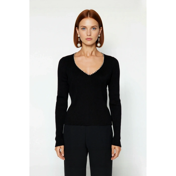 Kadın Siyah İnci Detaylı V Yaka Fitted Triko Kazak Uzun Kollu Kışlık Gündüz Gece Stili Kaliteli