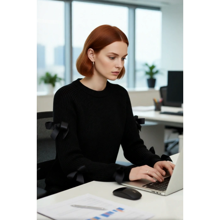 Kadın Siyah Regular Kalıp Omuz Açık Fiyonk Detaylı Triko Kazak Günlük Kombinler İçin Şık Ve Rahat