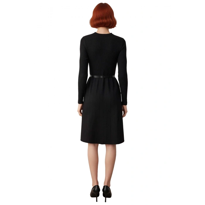 Kadın Siyah V Yaka Triko Elbise Düğme Detaylı Kemerli Midi Boy Şık ve Rahat Kışlık Tasarım