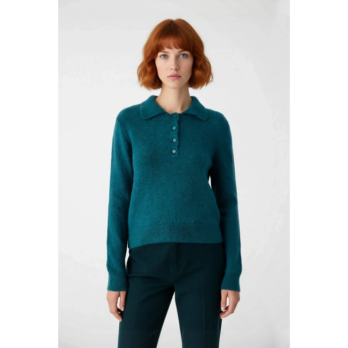 Kadın Soğuk Hava Şıklığı Polo Yaka Regular Kalıp Triko Kazak Konforlu ve Modern Görünüm Sağlar