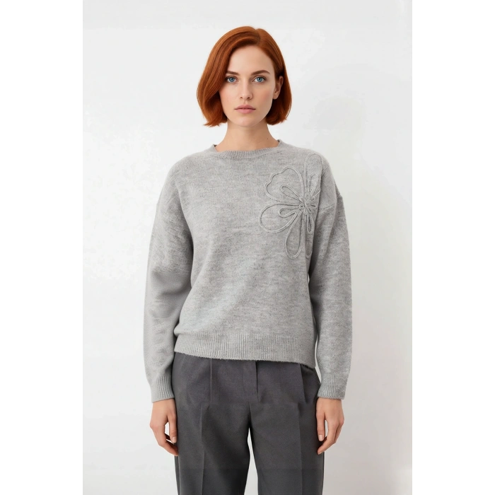 Kadın Triko Kazak Bisiklet Yaka Nakışlı Çiçek Tasarımı Regular Kalıp Kış Konforu Kaliteli Şık