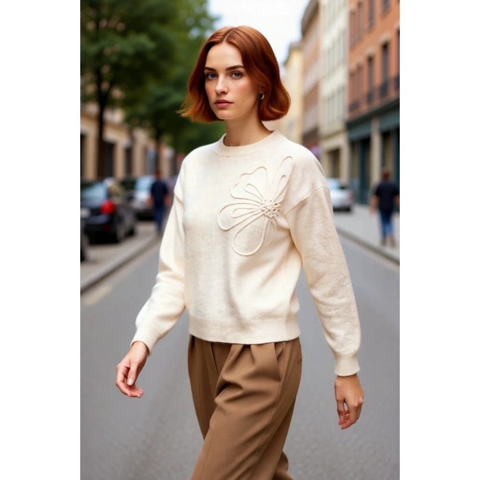 Kadın Triko Kazak Bisiklet Yaka Nakışlı Çiçek Tasarımı Regular Kalıp Kış Konforu Kaliteli Şık