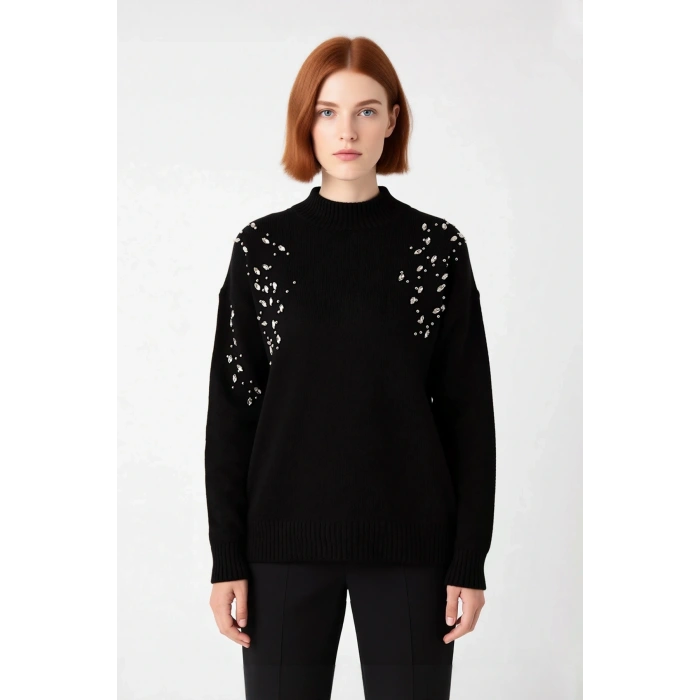 Kadın Triko Oversize Dik Yaka Düşük Kol Taş İşlemeli Kazak Kış Sezonu İçin Rahat Ve Şık Bir Seçim