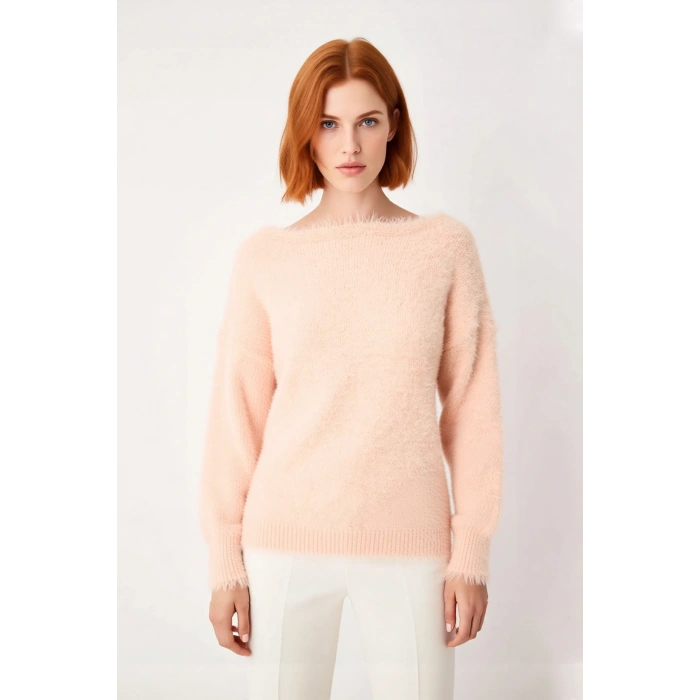 Kadın Tüylü Dokulu Kayık Yaka Kalın Triko Kazak Regular Kalıp Uzun Kollu Kışlık Şık Tasarım