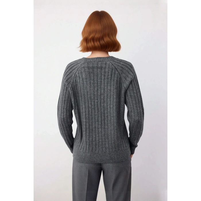 Kadın Uzun Boy Orta Kalınlık Fitilli Triko Kazak V Yaka Reglan Kol Soğuk Havalarda Ideal Seçim