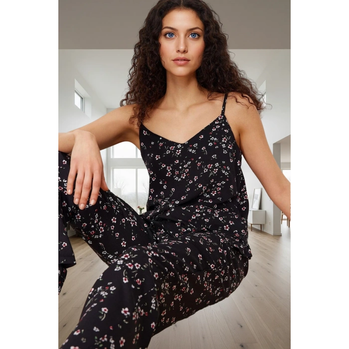 Kadın V Yaka Çiçekli İnce Askılı Viskoz Pijama Takımı Günlük Kullanım İçin Yüksek Kalite