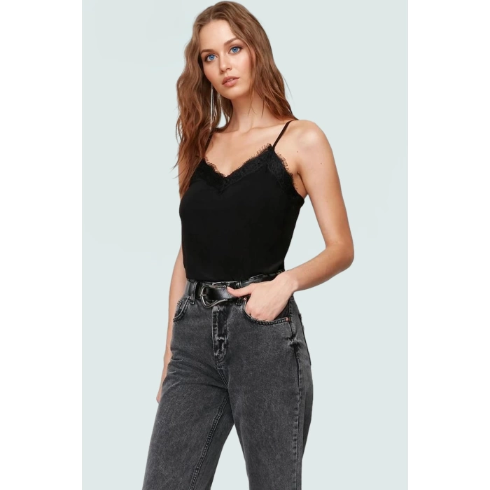 Kadın V Yaka Dantelli Askılı Örme Bluz Yazlık Şık İş Elbisesi Seçkin Malzeme Modern Stil