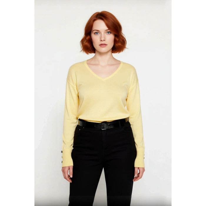 Kadın V Yaka Düğme Detaylı Triko Kazak Günlük Şıklık Ve Konfor Sunan Uzun Kollu Tasarım Kaliteli