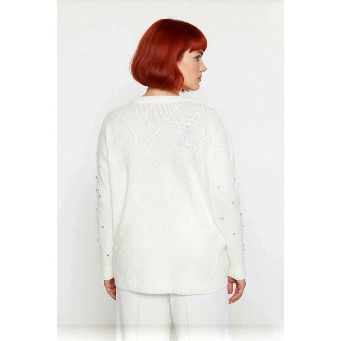 Kadın V Yaka Rahat Kesim Akrilik Triko Kazak Taş Detaylı Şık ve Konforlu Kış Giyim. Kaliteli