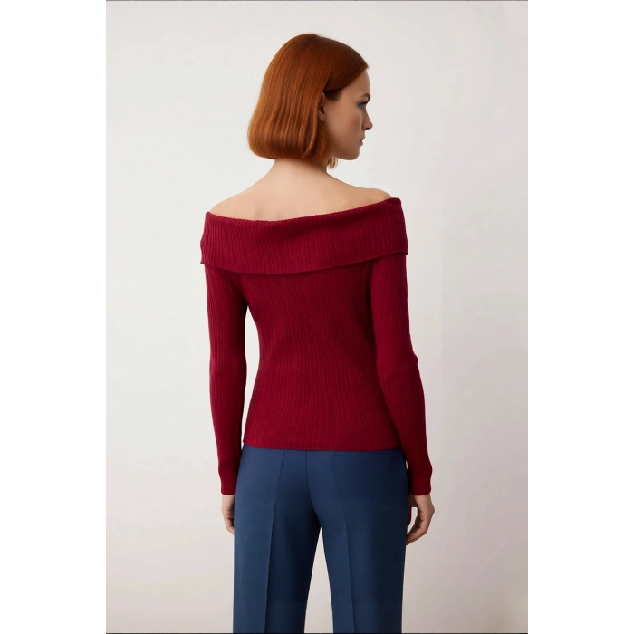 Kadın Vücudu Saran Fitilli Carmen Yaka Triko Bluz Basic Kesim Uzun Kol Şık Ve Zarif Görünüm Sunar