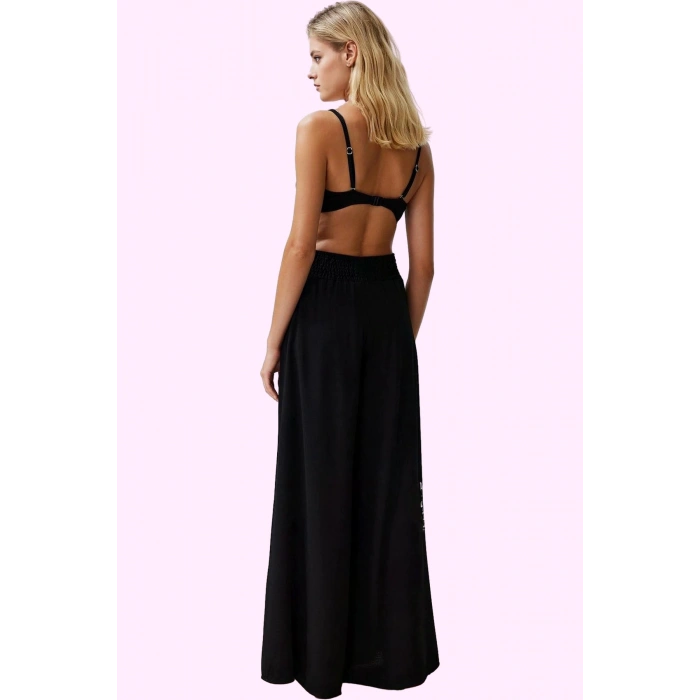 Kadın Yazlık Crinkle Dokuma Geniş Paça Pantolon Rahat ve Şık Günlük Kullanım Modern Tasarım