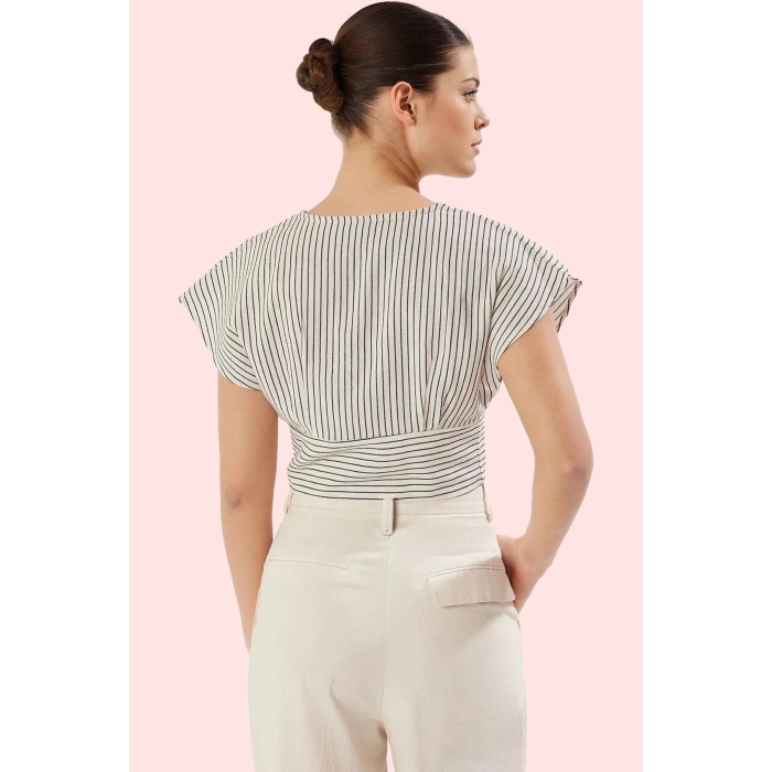 Kadın Yazlık Kısa Kollu V Yaka Çizgili Dokuma Crop Gömlek Rahat Günlük Stil Modern Tasarım