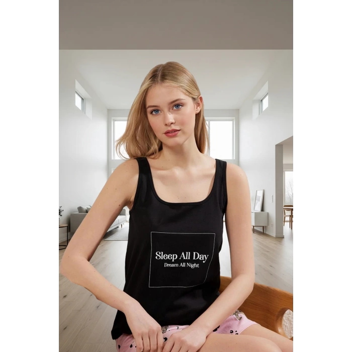 Kadın Yazlık Pamuklu Pijama Takımı Havuz Yaka Regular Kalıp Rahat Uyku Seçkin Malzeme