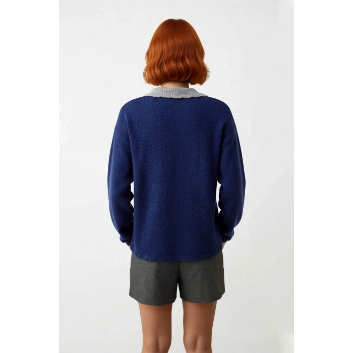 Kadın Yumuşak Dokulu Triko Kazak Oversize Kesim Polo Yaka Detaylı Kışlık Konforlu Giyim Ürünü