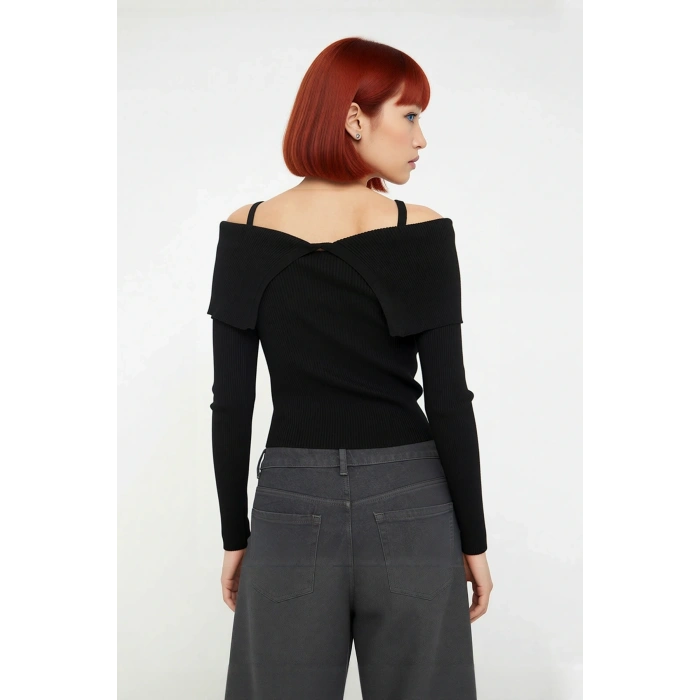 Kadın Zarif Carmen Yaka Askılı Tasarım Fitted Triko Kazak Düz Desenli Uzun Kollu Çok Yönlü Kombin