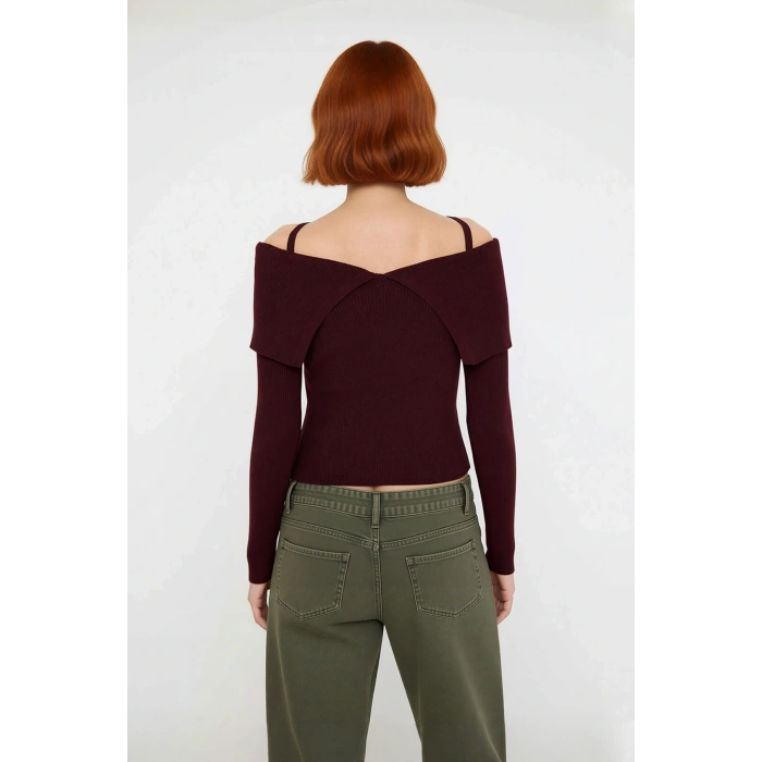 Kadın Zarif Carmen Yaka Askılı Tasarım Fitted Triko Kazak Düz Desenli Uzun Kollu Çok Yönlü Kombin