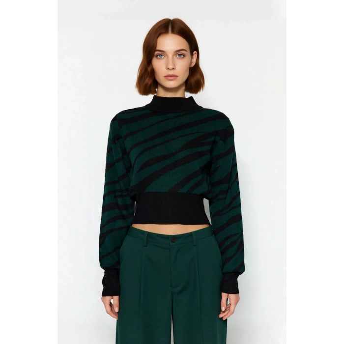 Kadın Zebra Desenli Dik Yaka Regular Kalıp Crop Triko Kazak Soğuk Günlerin Şık Seçimi Kaliteli