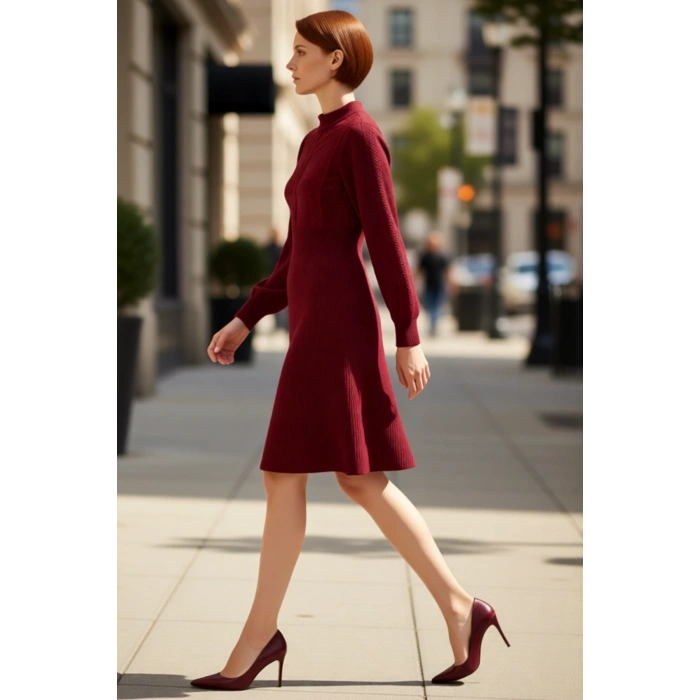 Kadınlar İçin Bej Rengi A Kesim Balon Kol Dik Yaka Akrilik Triko Mini Elbise Kış Kombinleri.