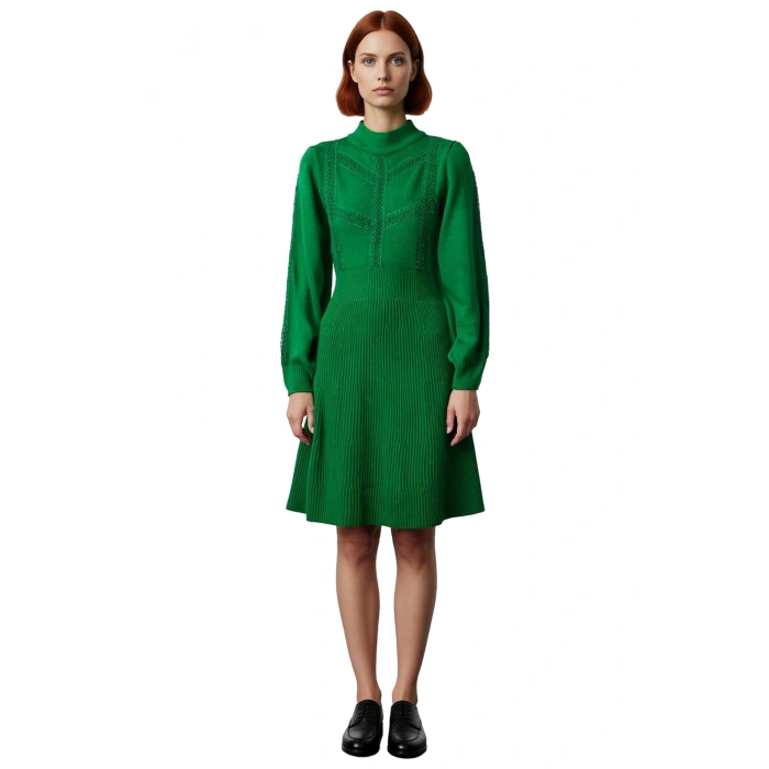 Kadınlar İçin Bej Rengi A Kesim Balon Kol Dik Yaka Akrilik Triko Mini Elbise Kış Kombinleri.