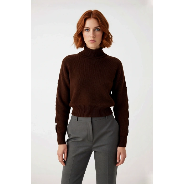 Kadınlar İçin Dik Yaka Regular Kalıp Düşük Kol Düğme Detaylı Triko Kazak Soğuk Günlerin Şık Seçimi