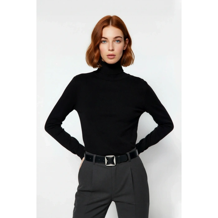 Kadınlar İçin İnce Triko Kumaş Düz Desen Balıkçı Yaka Fitted Kalıp Kışlık Basic Kazak Modeli