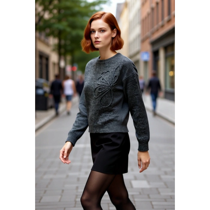 Kadınlar İçin Nakışlı Çiçek Desenli Gri Triko Kazak Bisiklet Yaka Regular Kalıp Kış Şıklığı