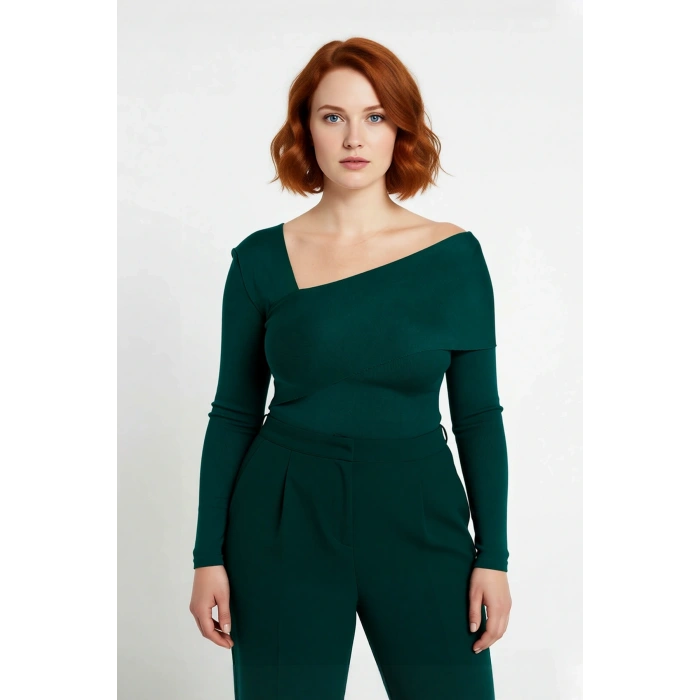 Kadınlara Özel Asimetrik Yaka Uzun Kollu Triko Kazak Regular Kalıbı İle Gün Boyu Rahatlık Sunar