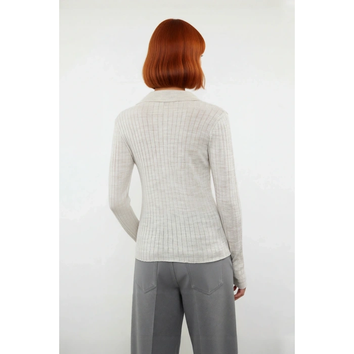 Kadınlara Özel Basic Regular Kesim Polo Yaka Fitilli Triko Kazak Modern ve Konforlu Stil Kaliteli