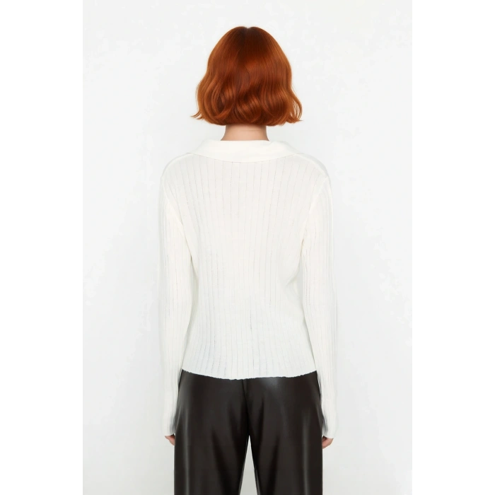 Kadınlara Özel Basic Regular Kesim Polo Yaka Fitilli Triko Kazak Modern ve Konforlu Stil Kaliteli