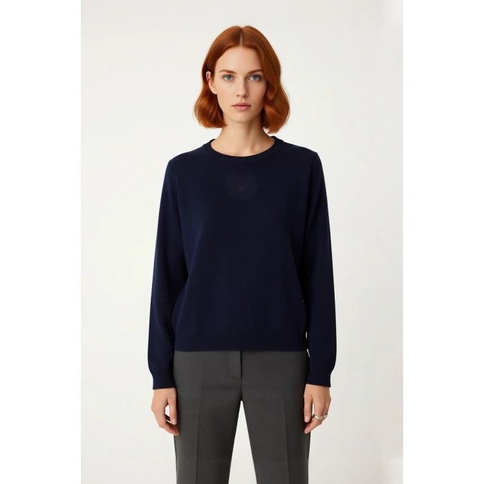 Kadınlara Özel Ekru Regular Kalıp Bisiklet Yaka Kalp İşlemeli Triko Kazak Kış Günleri İçin Harika