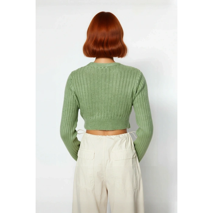 Kadınlara Özel Fitilli Kruvaze Crop Triko Kazak Serin Havalarda Şıklığı ve Konforu Bir Arada Sunar