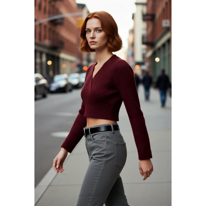 Kadınlara Özel Fitilli Kruvaze Crop Triko Kazak Serin Havalarda Şıklığı ve Konforu Bir Arada Sunar