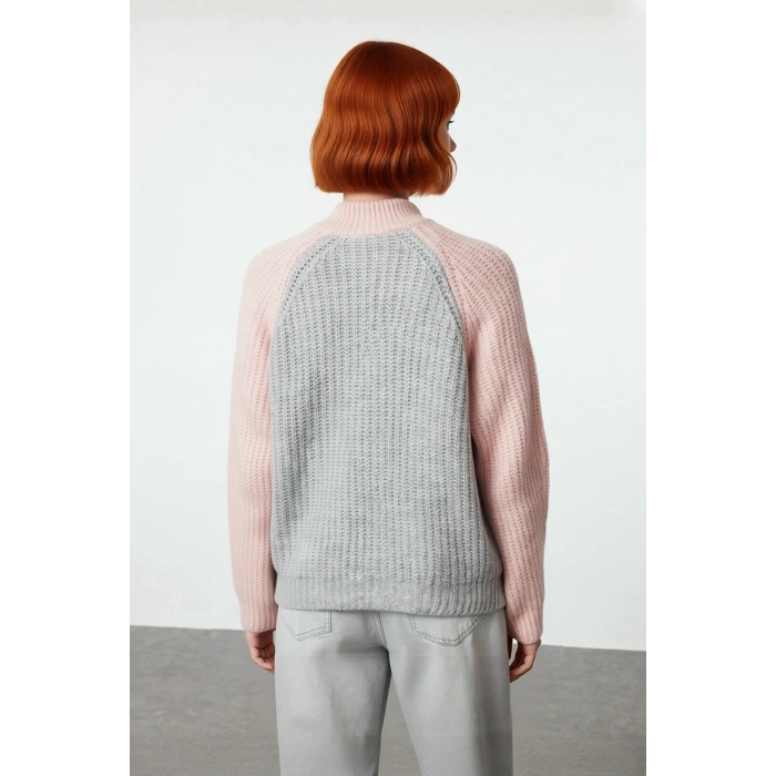 Kadınlara Özel Oversize Kesim Fermuarlı Dik Yaka Selanik Dokulu Renk Bloklu Triko Kazak. Kaliteli