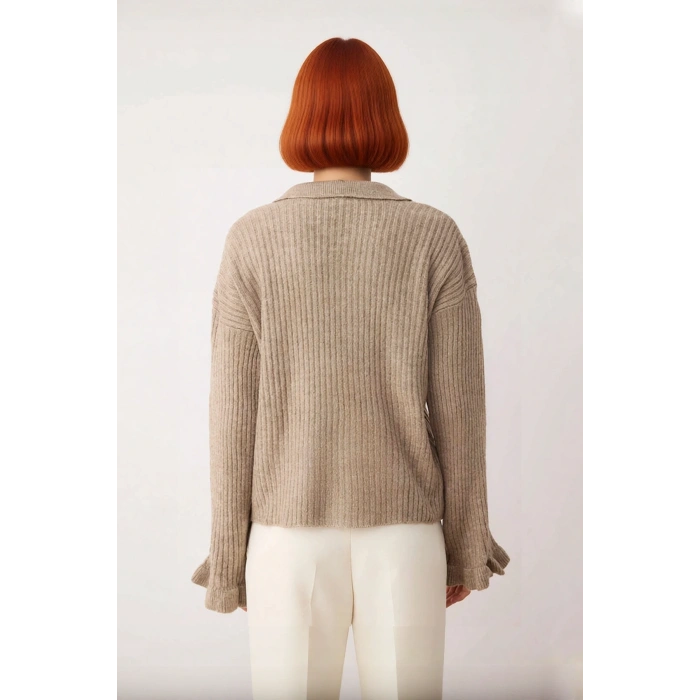 Kadınlara Özel Regular Kalıp Apaş Yaka Triko Kazak Volanlı Kol Detaylı Kışlık Şıklık Kaliteli