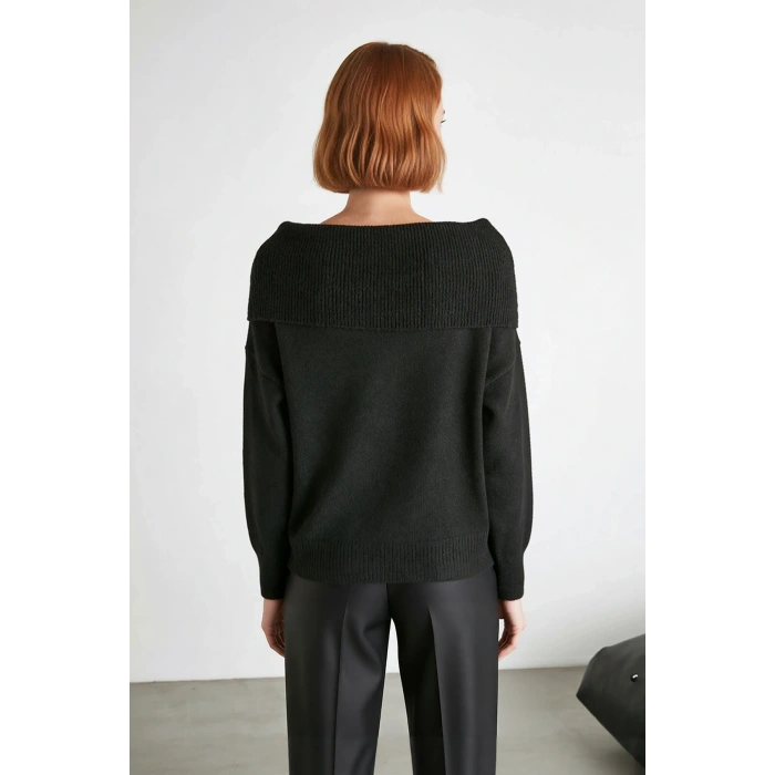 Kadınlara Özel Regular Kalıp Carmen Yaka Triko Kazak Kış Şıklığı İçin İdeal Uzun Kollu Tasarım