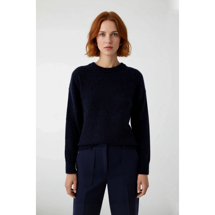 Kadınlara Özel Regular Kalıp Düşük Kol Triko Bisiklet Yaka Kazak Rahat Kış Günleri İçin İdeal Seçim