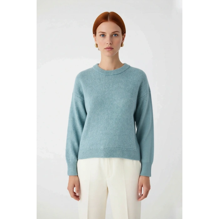 Kadınlara Özel Regular Kalıp Düşük Kol Triko Bisiklet Yaka Kazak Rahat Kış Günleri İçin İdeal Seçim