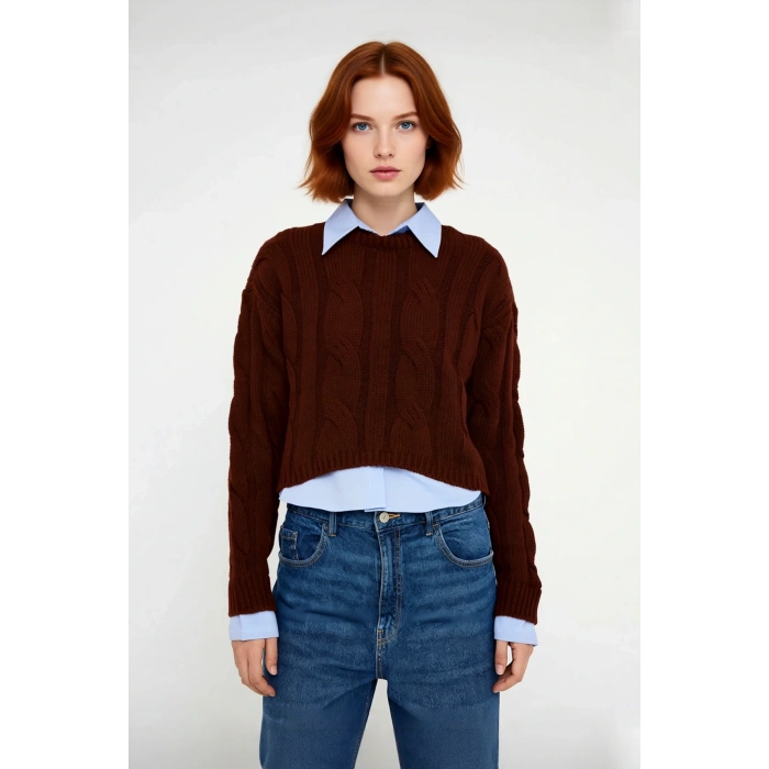 Kadınlara Özel Regular Kesim Saç Örgü Desenli Düşük Kollu Crop Triko Kazak Akrilik Konforu Sunuyor