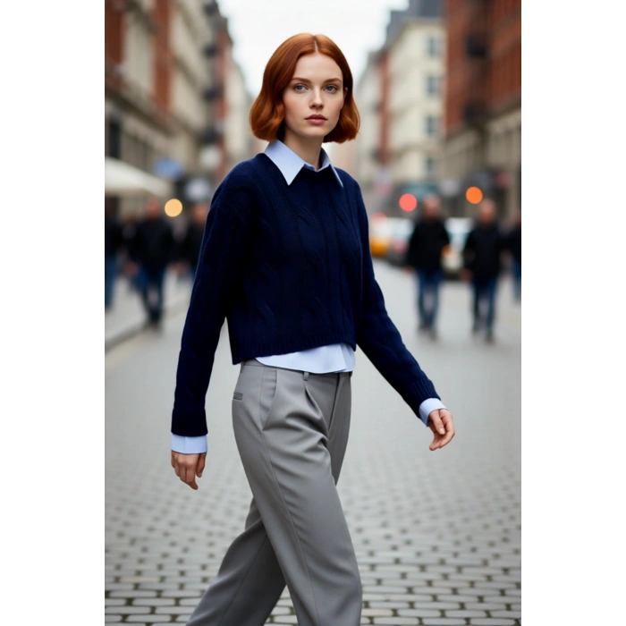 Kadınlara Özel Regular Kesim Saç Örgü Desenli Düşük Kollu Crop Triko Kazak Akrilik Konforu Sunuyor