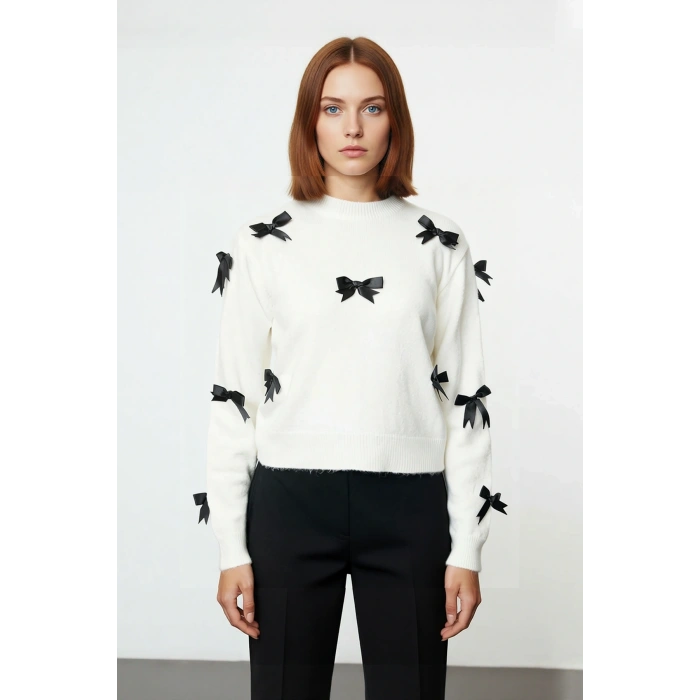 Kadınlara Yönelik Konforlu Regular Kalıp Bisiklet Yaka Triko Kurdele Fiyonklu Uzun Kollu Kazak