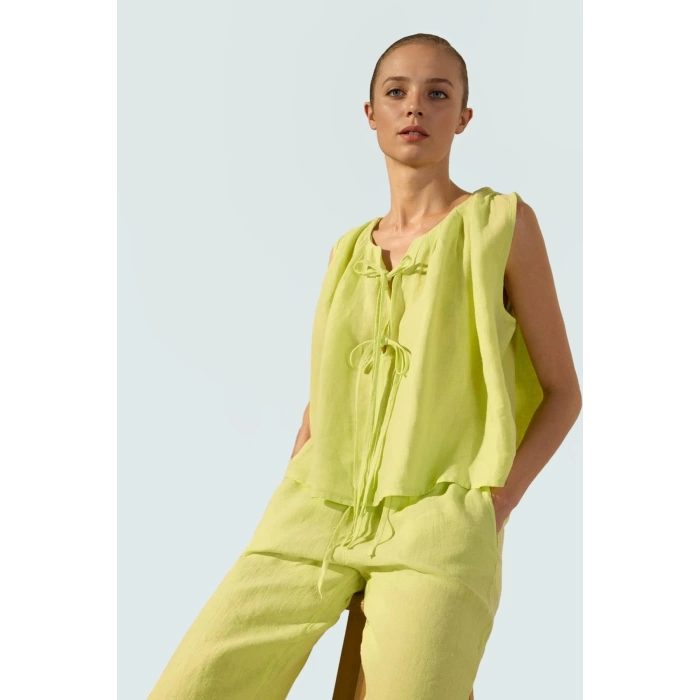Keten Crop Bluz Dik Yaka Bağlama Detayı Günlük Stil Özel Tasarım Şık Görünüm