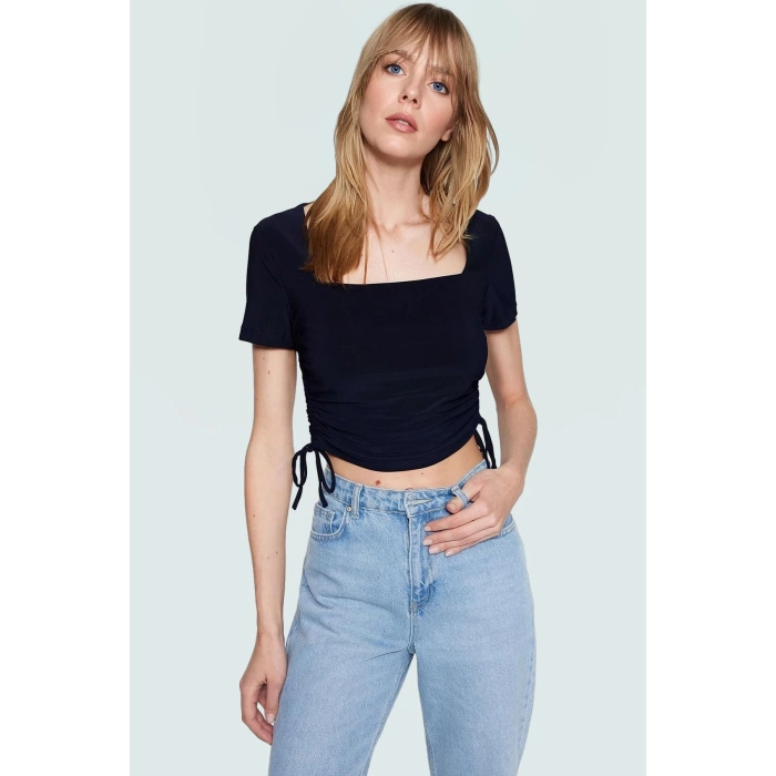 Kısa Bluz Polyester Elastan Karışımı Kare Yaka Büzgü Detay Dayanıklı Malzeme