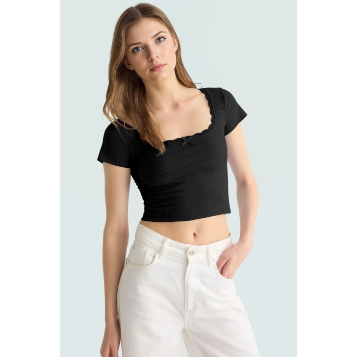 Kısa Kollu Örme Bluz Dantel Detay Fitted Kalıp Rahat Yazlık Seçkin Malzeme Trend Tasarım