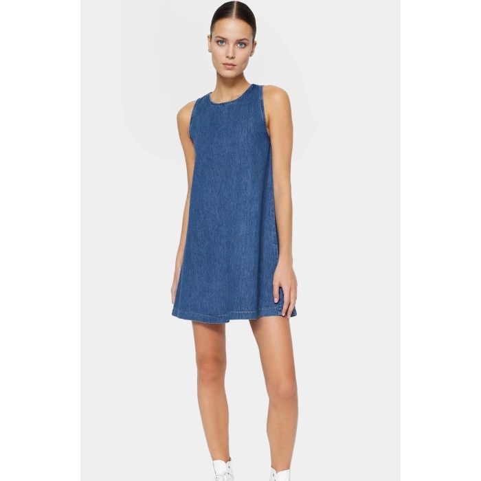 Kısa Kolsuz Denim Elbise Yazın Rahatlığı ve Şıklığı Rahat Şık Modern Stil Görünüm