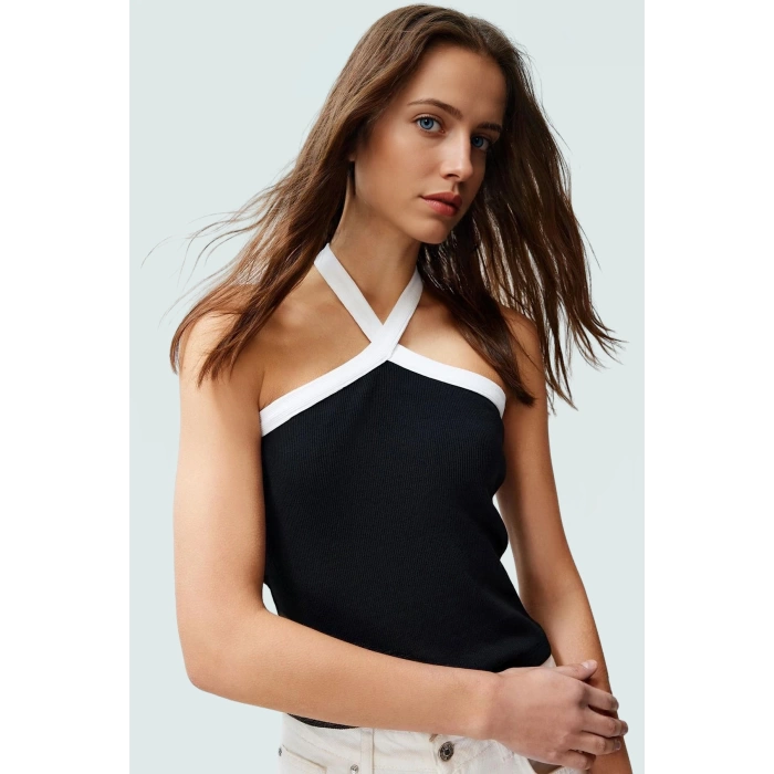 Kolsuz Fitted Bluz Renk Bloklu Desen ve Pamuklu Kumaş Rahat Kullanım Kaliteli İşçilik