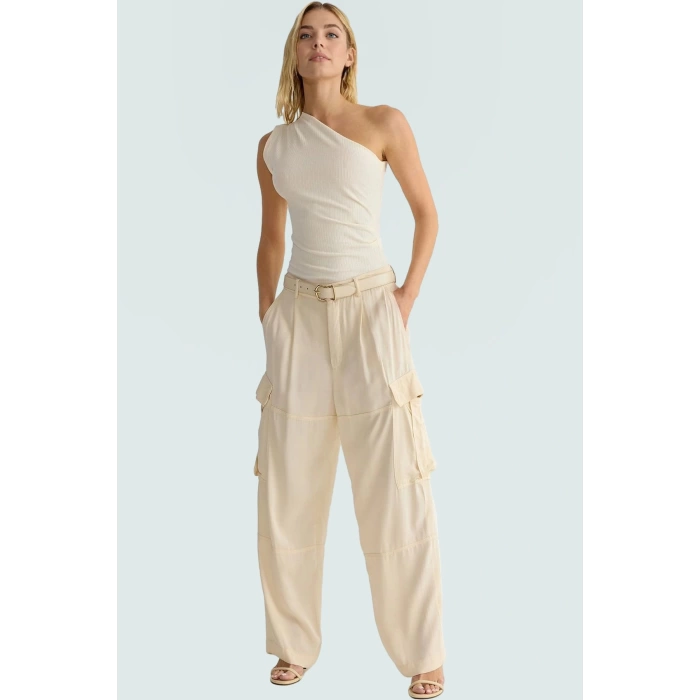 Kolsuz Örme Bluz Asimetrik Yaka Fitted Büzgü ve Drape Detaylar Rahat Kalıp Uzun Ömürlü