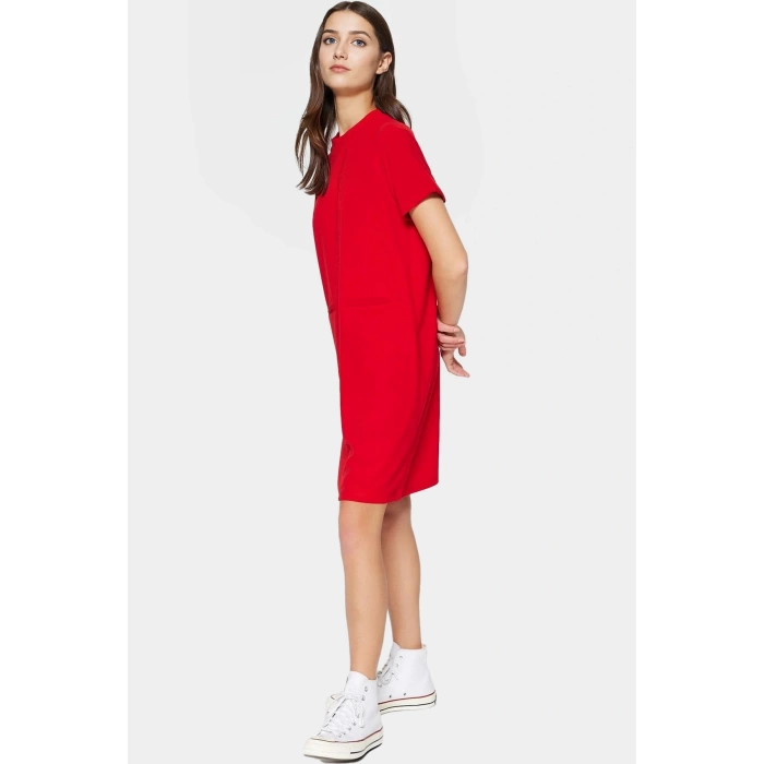 Mini Krep Elbise Shift Kalıp Cep Detaylı Polyester Kumaş Günlük Stil Şık Görünüm Uzun Ömürlü
